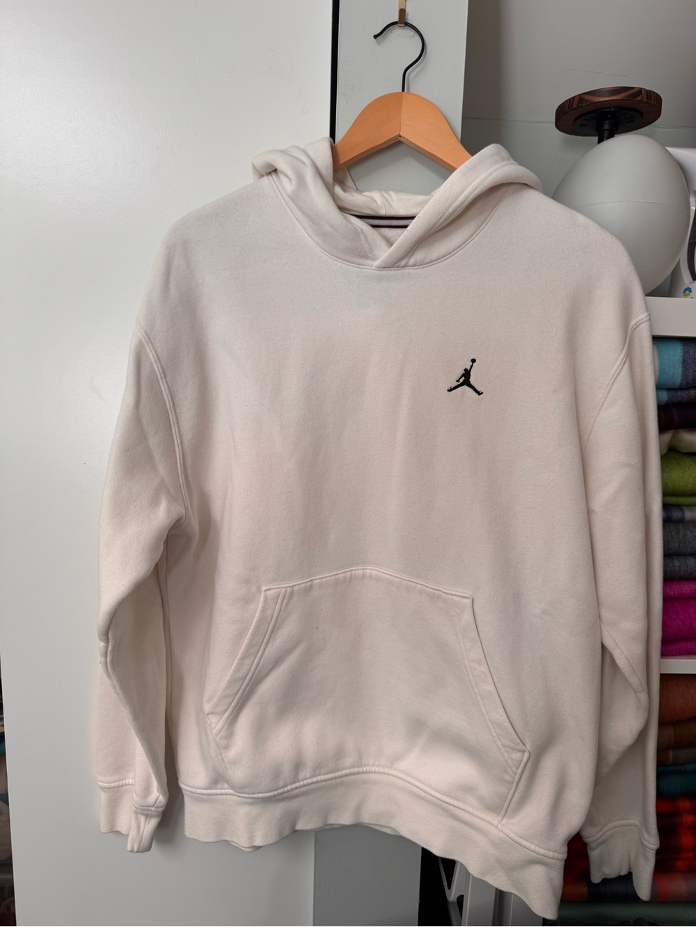 Jordan Essentials Cream Pullover Hoodie – Jumpman Logo, Size M